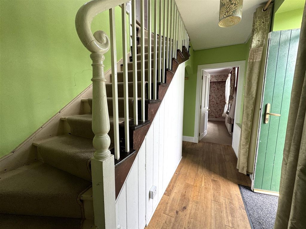 Property photo 2 of 15 Entrance Hallway Use .Jpg
