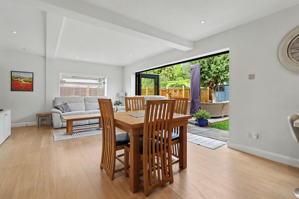 Property photo 3 of 25