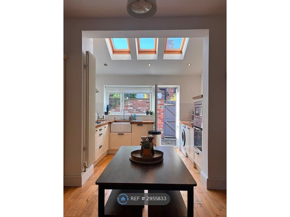 Property photo 1 of 22 Kitchen / Dining Area