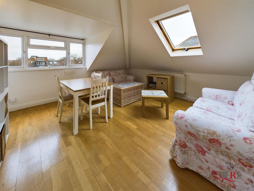 Property photo 1 of 17 Cam02489G0-Pr0036-Still003.Jpg