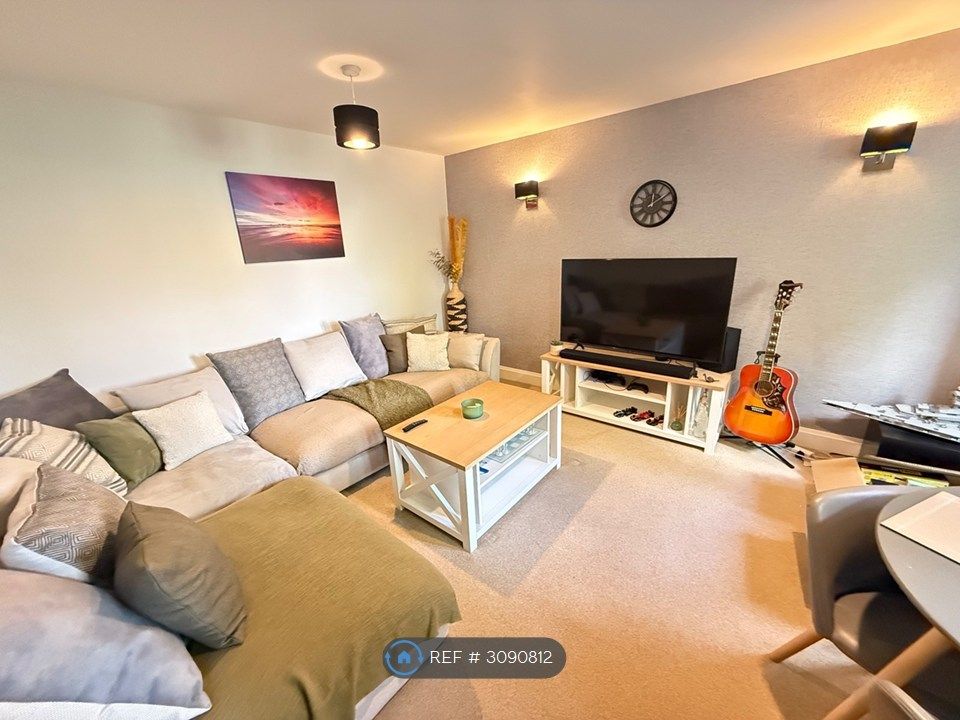 Property photo 2 of 15 Lounge (Furniture Excluded)