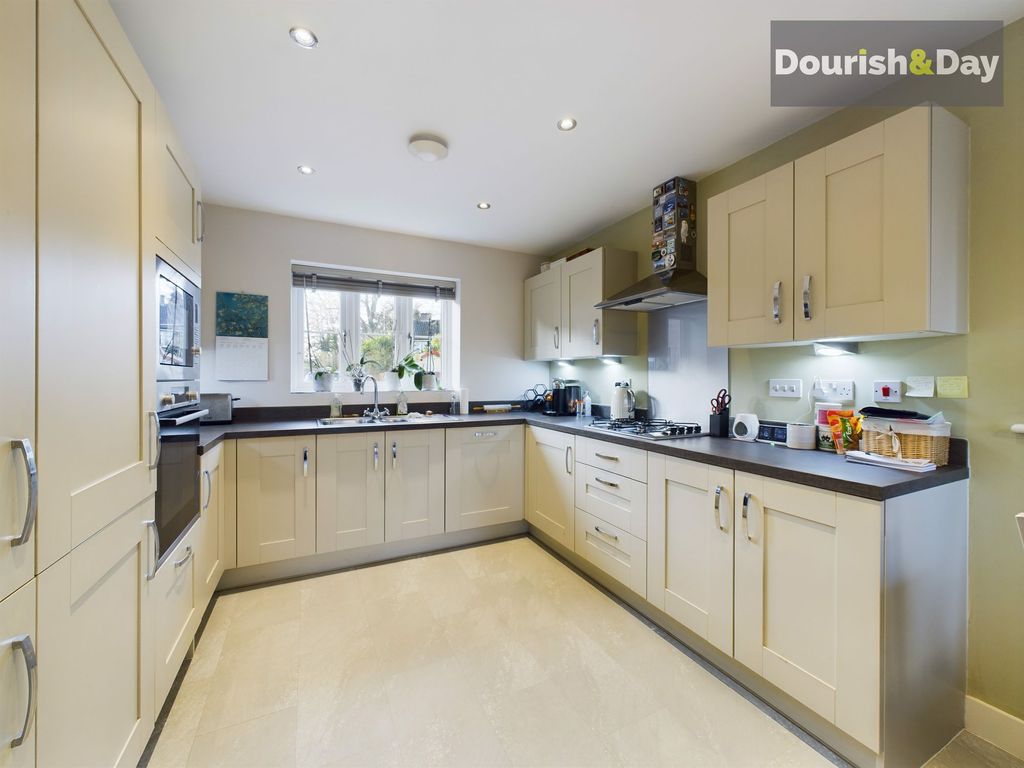 Property photo 3 of 21 Dining Kitchen