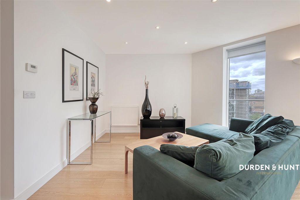 Property photo 3 of 19 Sewardstone Road