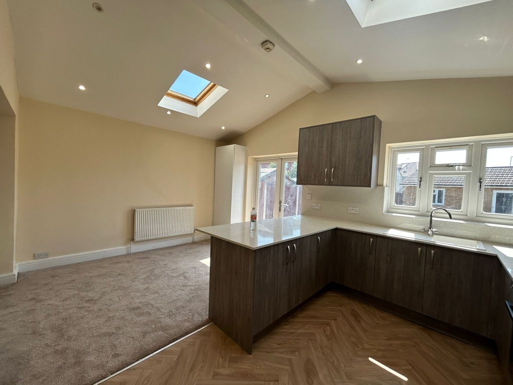 Property photo 3 of 17 Gallery