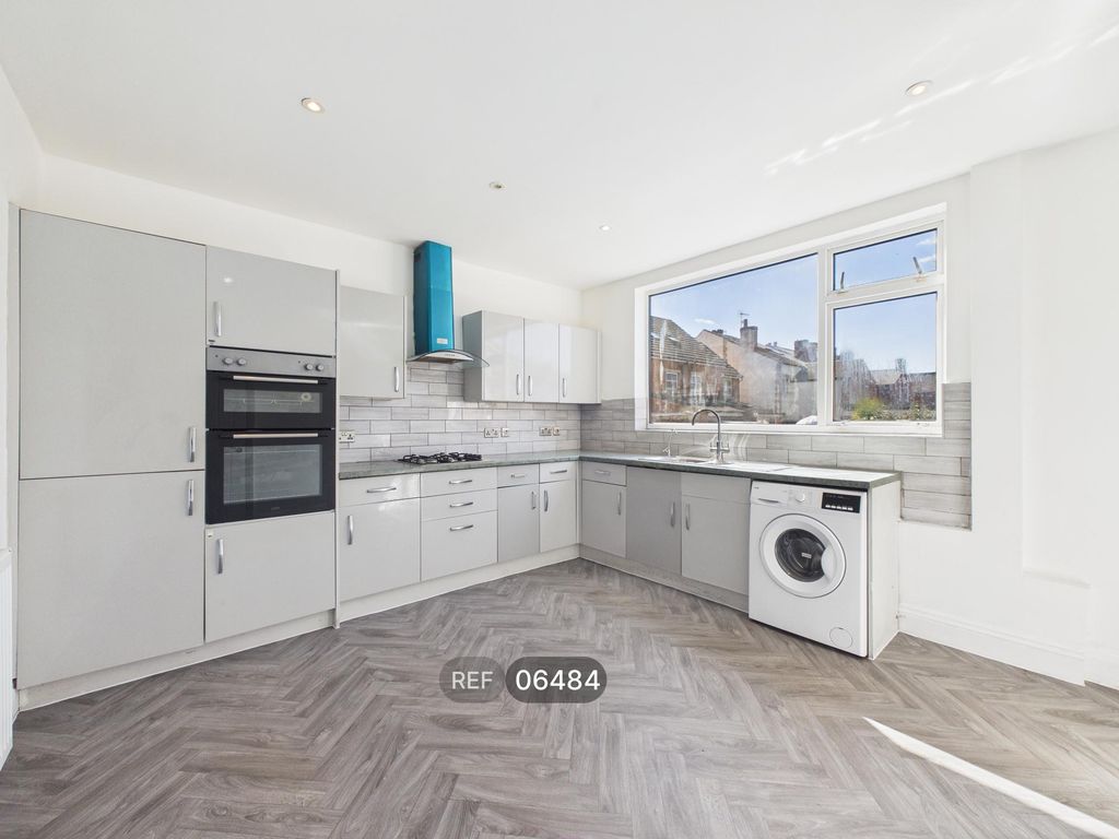 Property photo 2 of 16 Kitchen