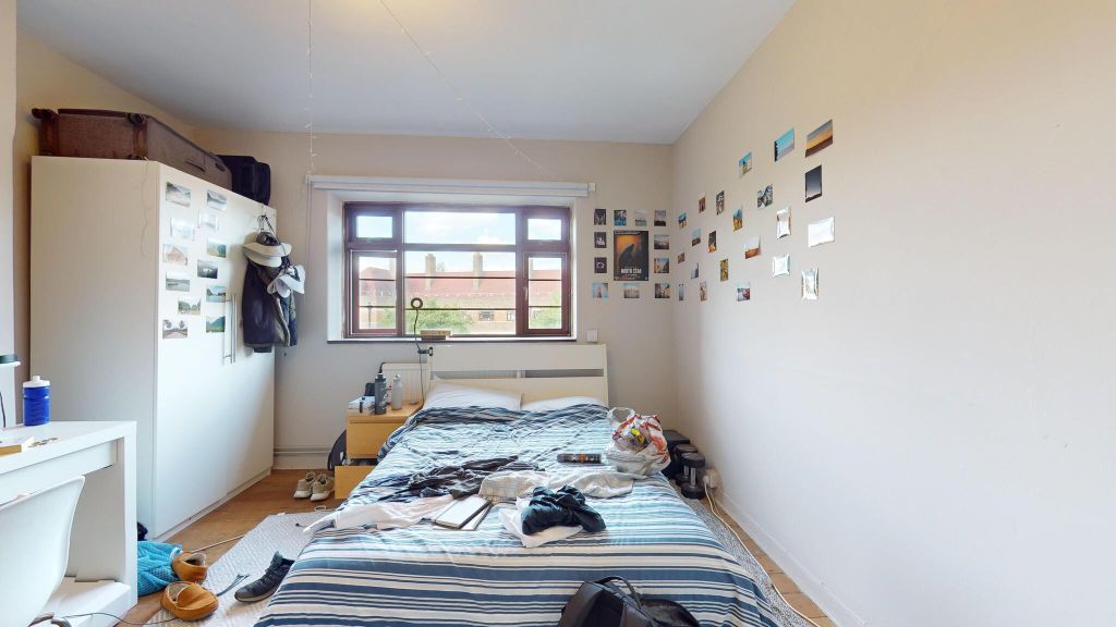 Property photo 1 of 28