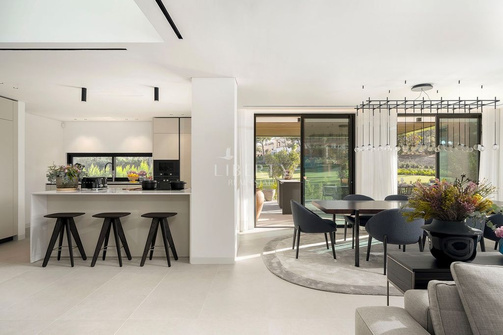 Property photo 3 of 27