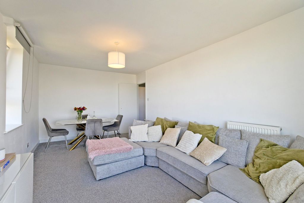 Property photo 3 of 12 Gallery