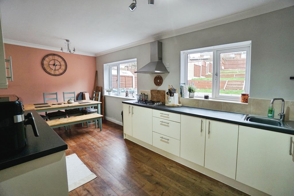 Property photo 2 of 18 Kitchen Diner