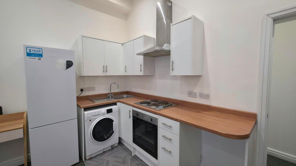 Property photo 2 of 31