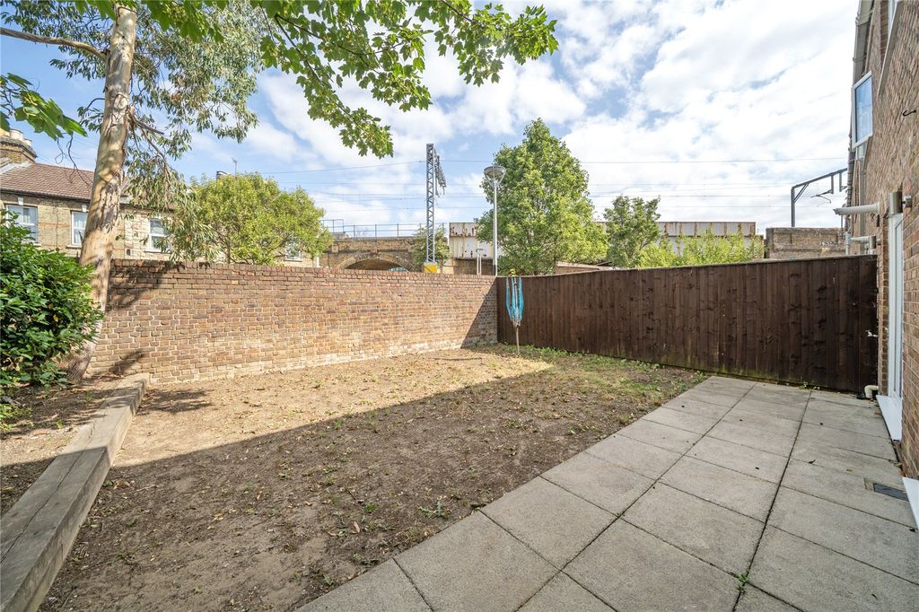Property photo 3 of 8 Private Garden