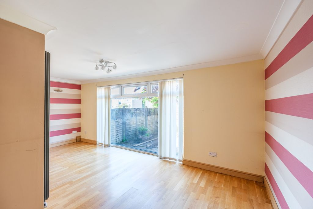 Property photo 3 of 34