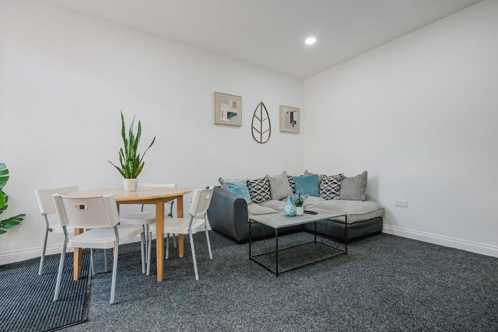 Property photo 3 of 23 Gallery