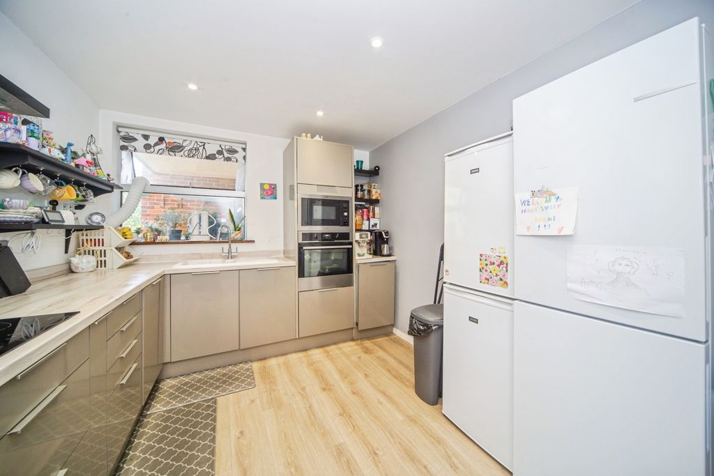 Property photo 3 of 19 Pbox-Img.Jpg