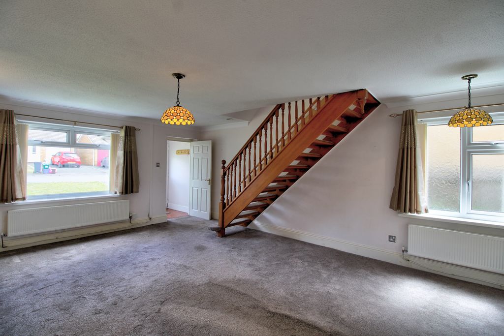 Property photo 2 of 12 Img_2215_6_7_Interior 4