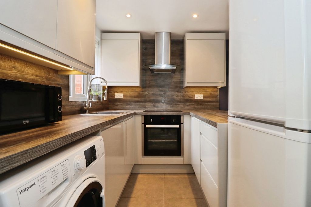 Property photo 2 of 20 Kitchen