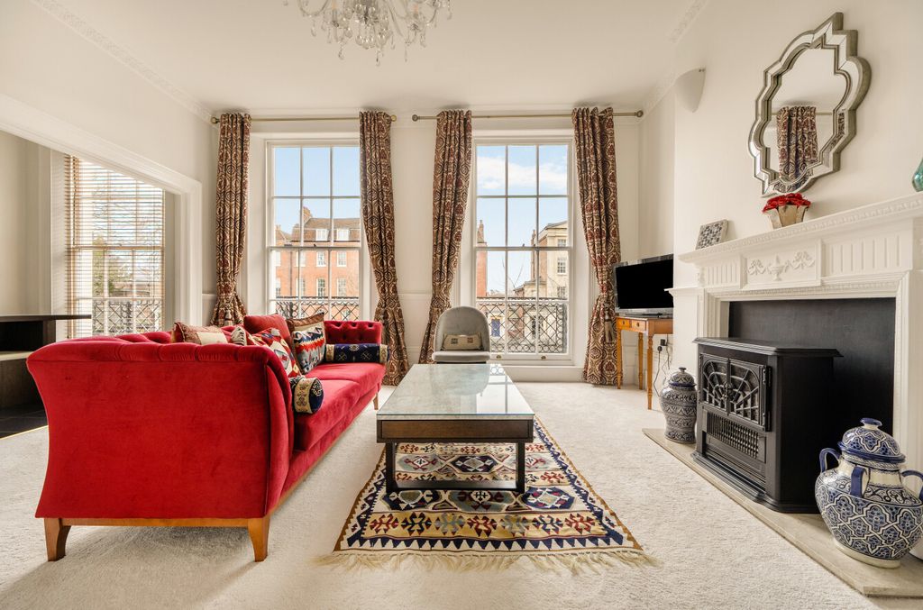 Property photo 2 of 22 1402080-9-696Fab1...