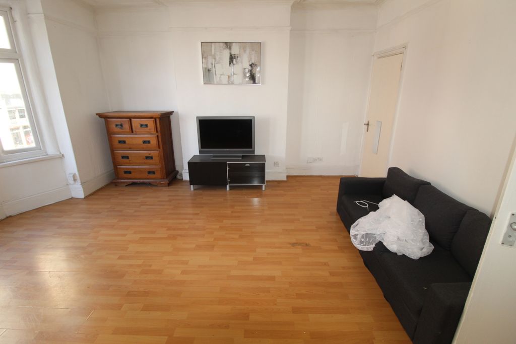 Property photo 2 of 15 Img 1553