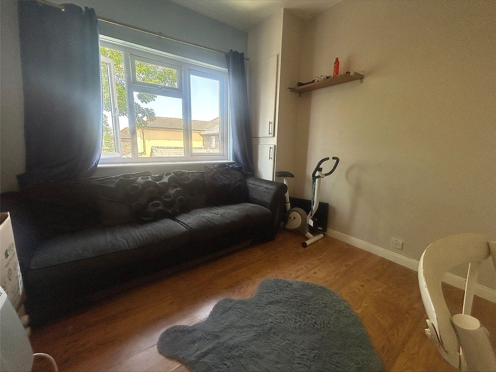 Property photo 3 of 6 Picture No. 06