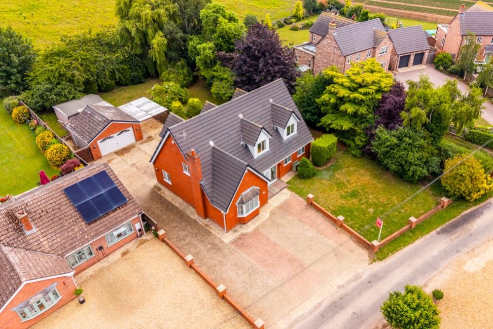 Property photo 1 of 35 33 Pipwell Gate (Moulton Seas End)-2