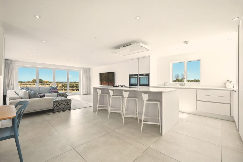 Property photo 2 of 43