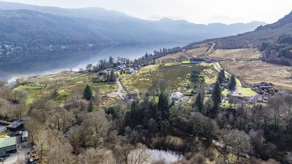 Property photo 3 of 12