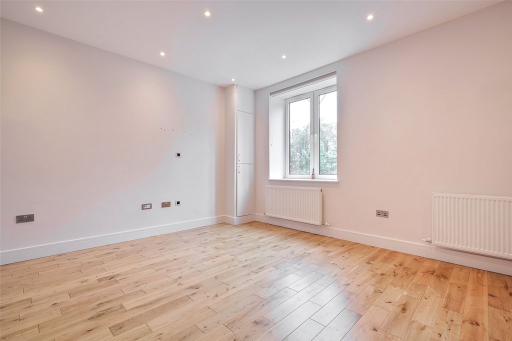 Property photo 2 of 11 Picture No. 08