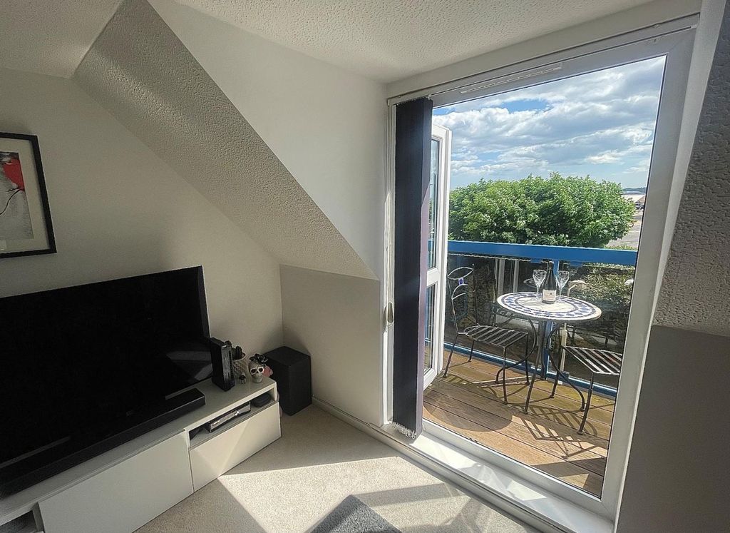 Property photo 3 of 11 Balconey 1.Jpg