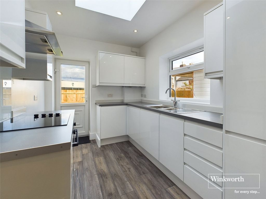 Property photo 2 of 12 Picture No. 32