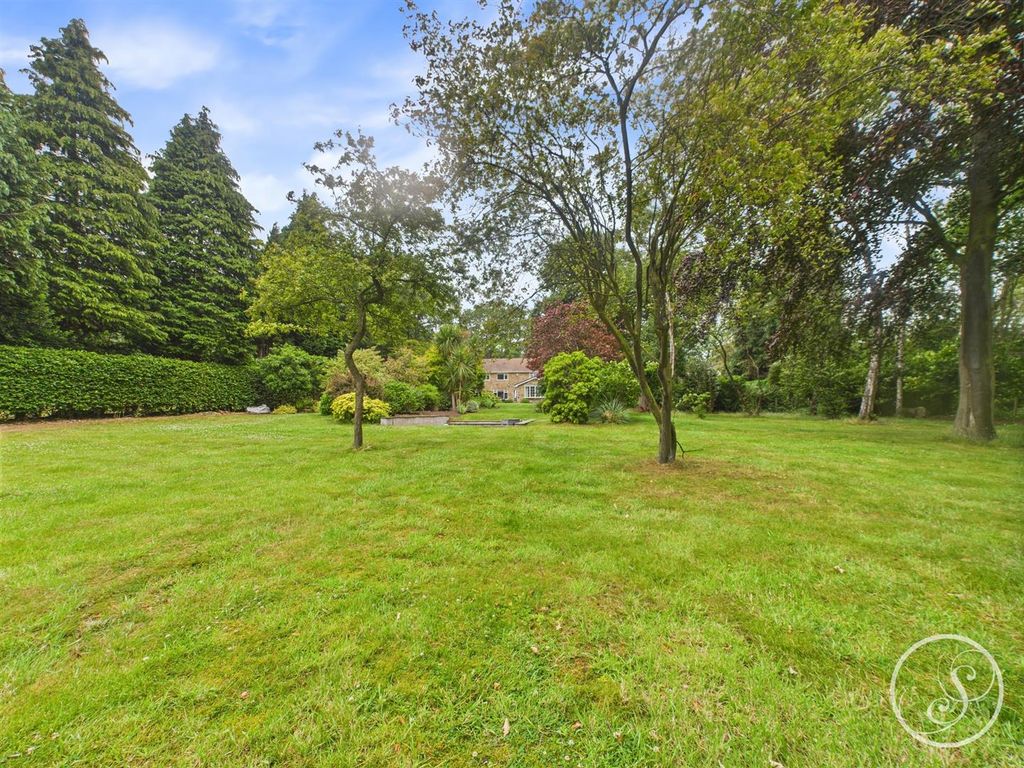 Property photo 2 of 35 Cam02071G0-Pr0637-Still048.Jpg