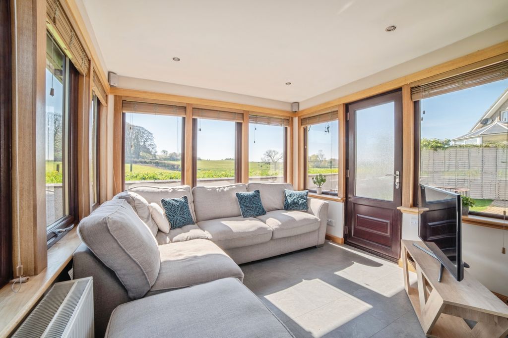 Property photo 3 of 23 Conservatory