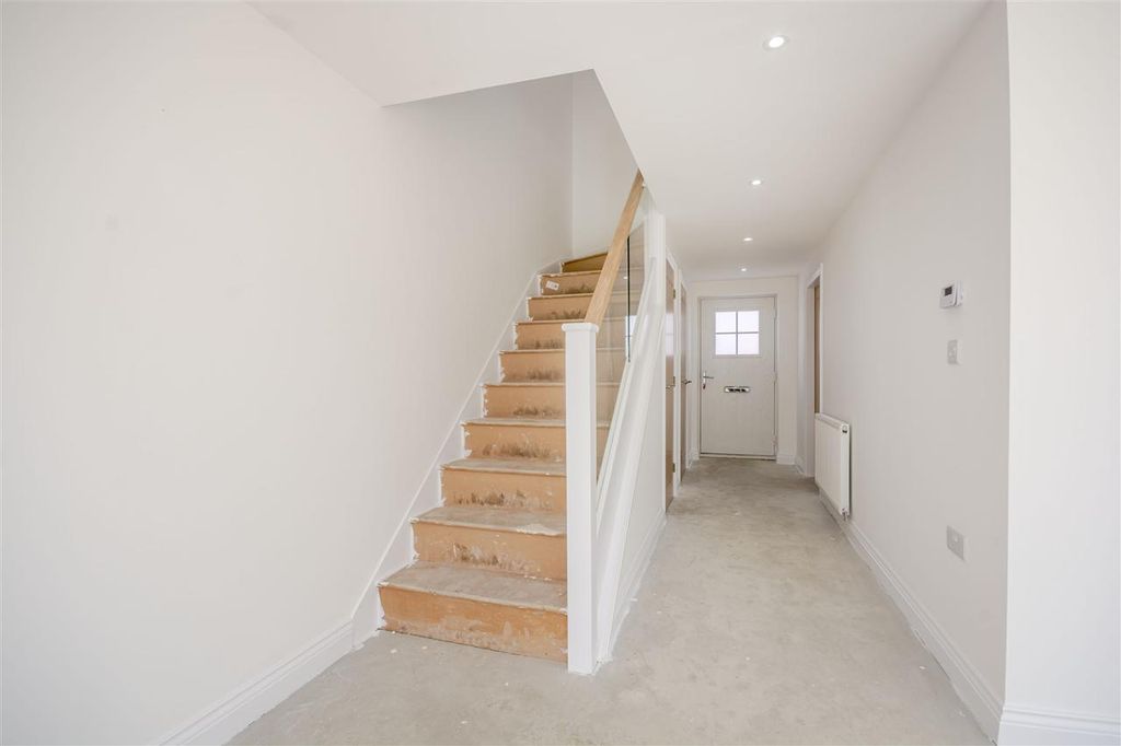 Property photo 2 of 29 Entrance Hall