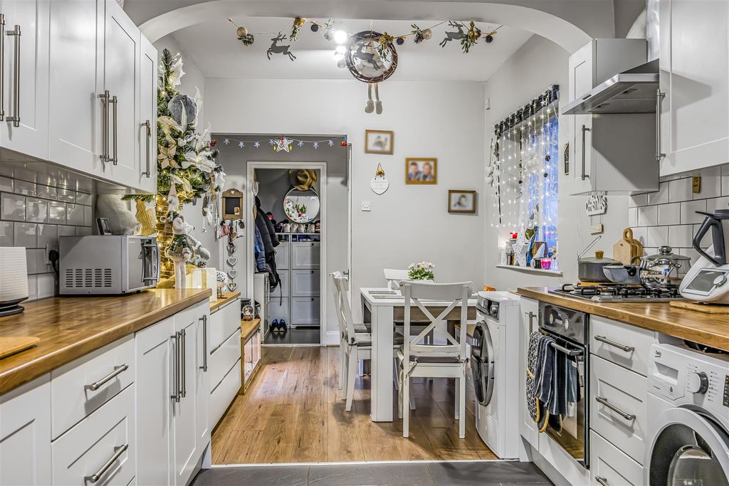 Property photo 3 of 13 75 Monmouth Road, Portsmouth-Porticomarketing-Sold