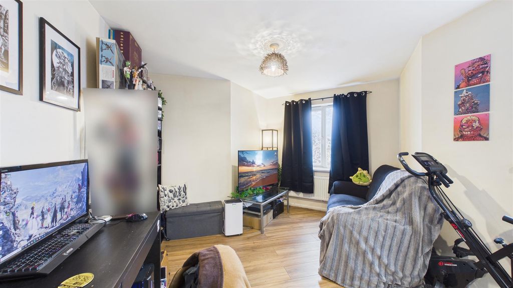 Property photo 3 of 9 Cam05101G0-Pr0127-Still007.Jpg