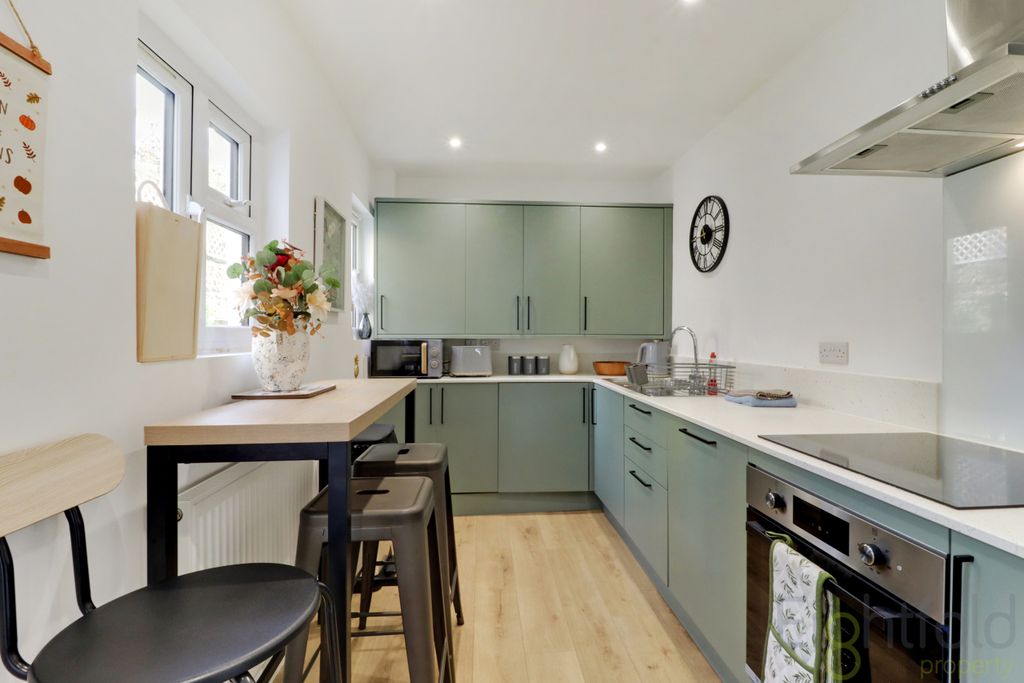 Property photo 3 of 18 Kitchen
