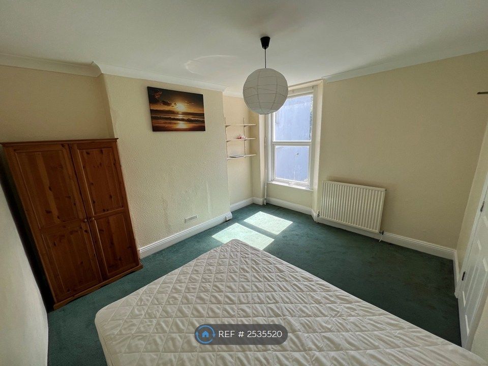 Property photo 1 of 8 Bedroom