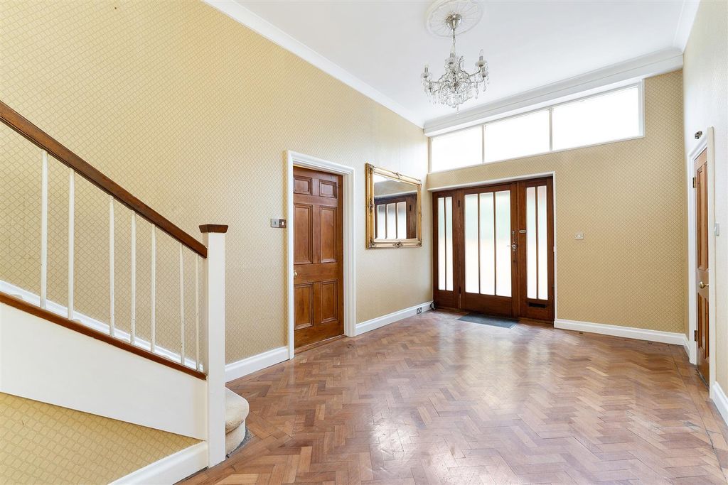 Property photo 3 of 34