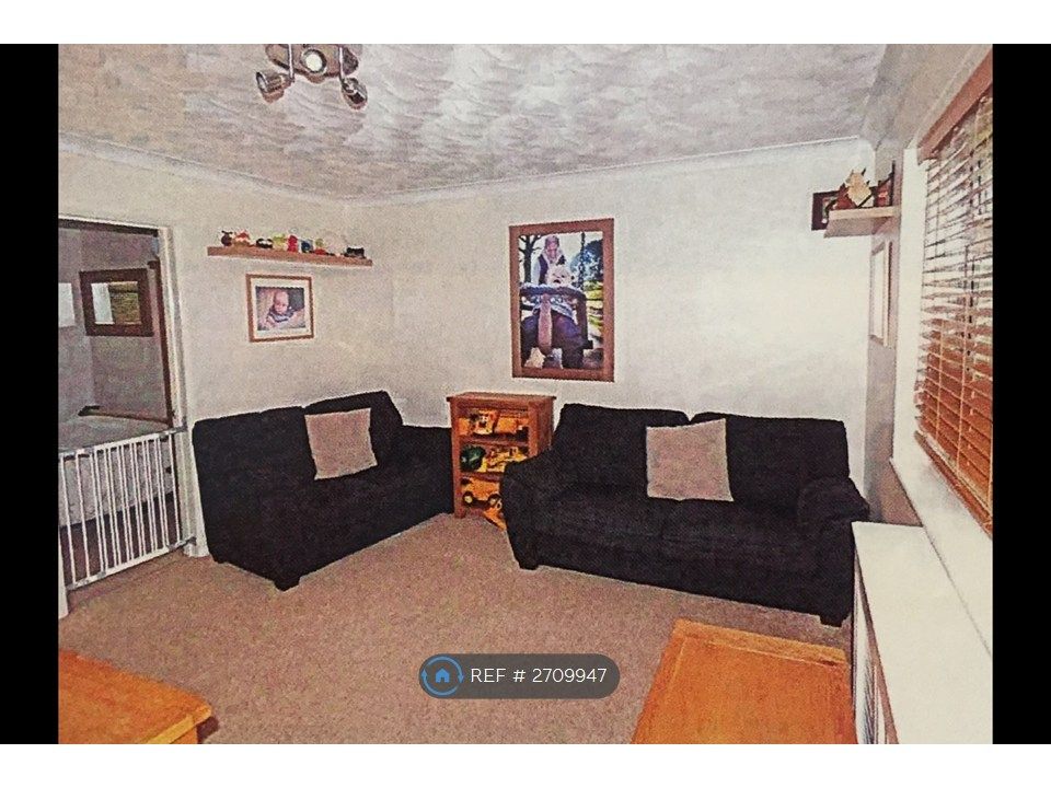 Property photo 3 of 6 Lounge