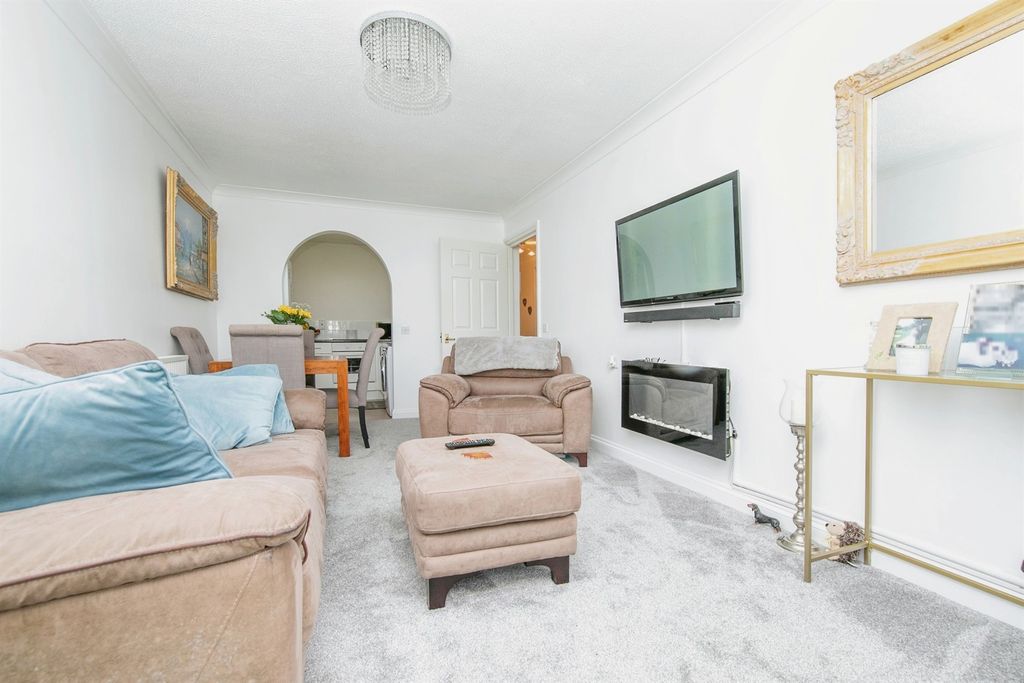 Property photo 3 of 16