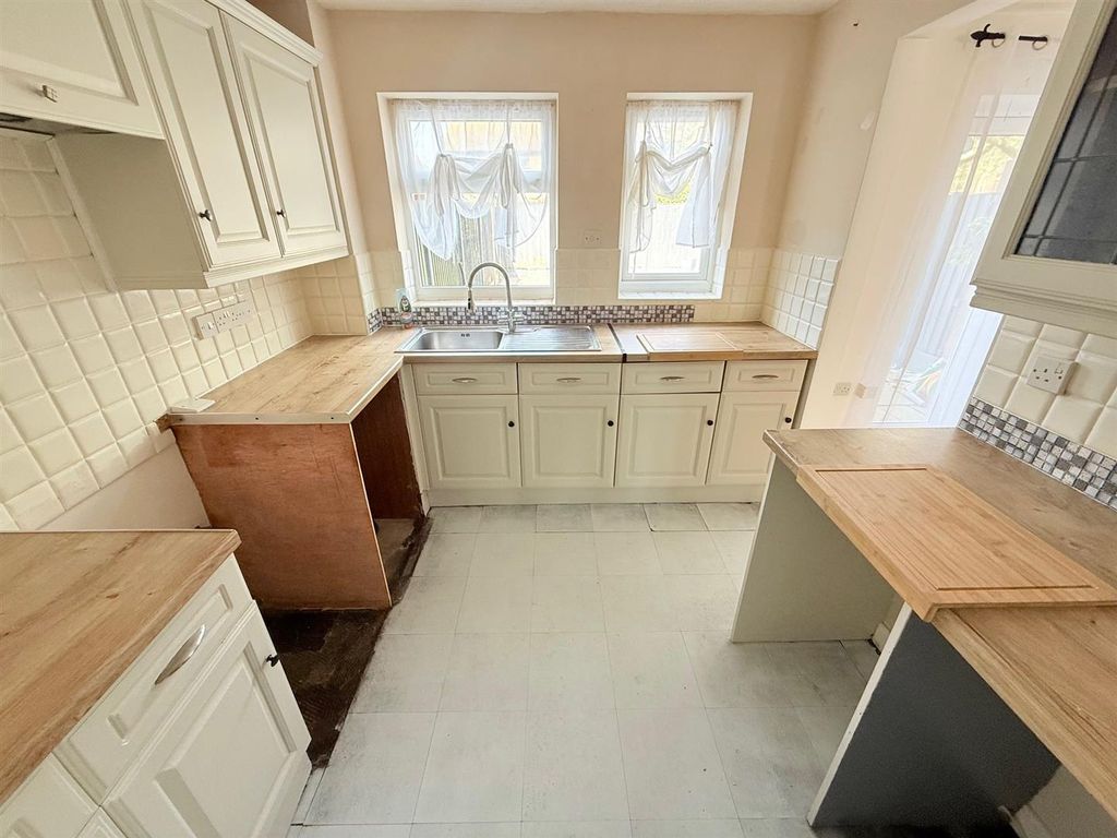 Property photo 2 of 13 Kitchen