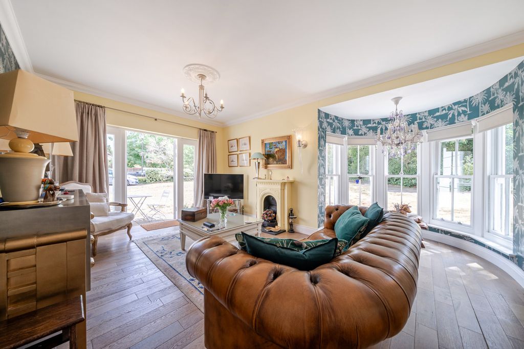 Property photo 2 of 41 1498739-10-6A68c2...