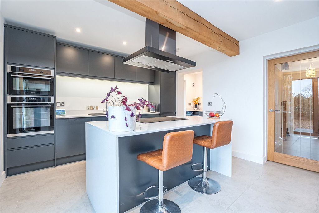 Property photo 2 of 35 Picture No. 29