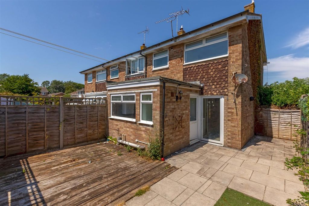 Property photo 2 of 13 Galsworthy Rd_14.Jpg