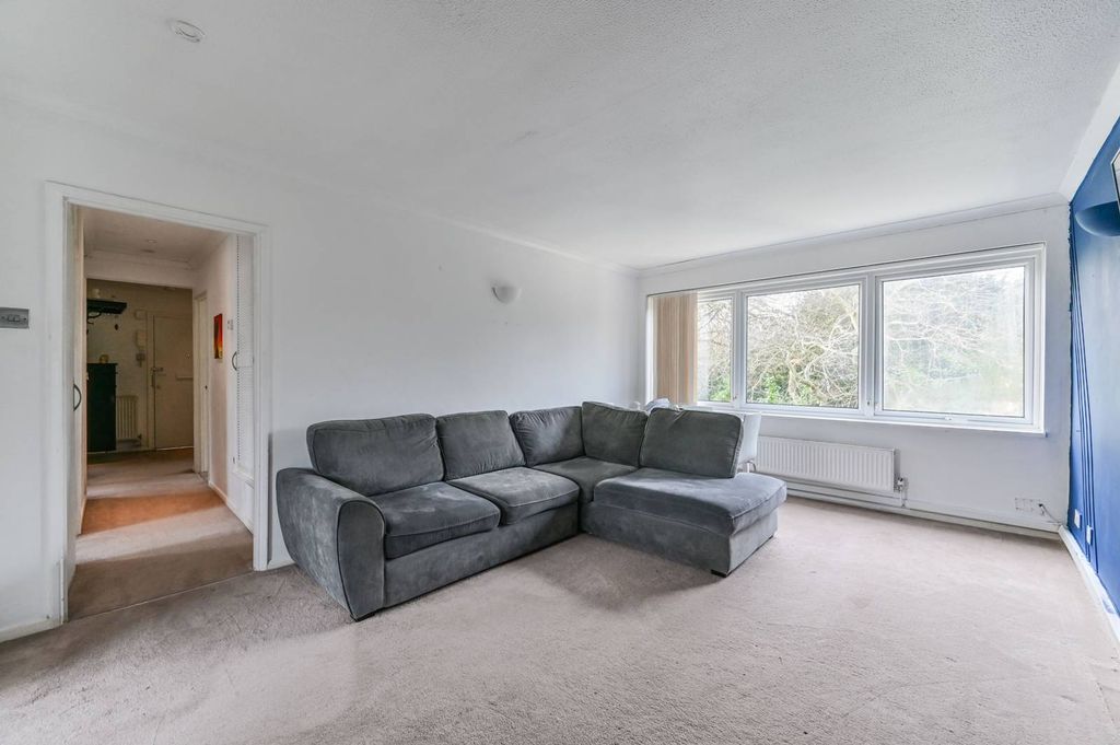 Property photo 3 of 11