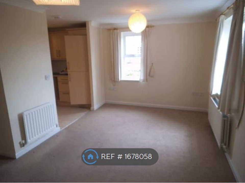 Property photo 3 of 6 Lounge