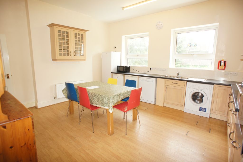 Property photo 2 of 26 Kitchen/Dner