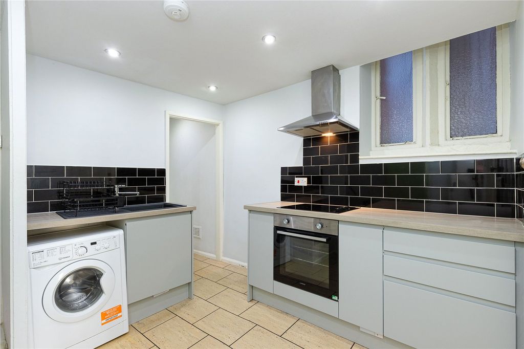 Property photo 1 of 7 Kitchen