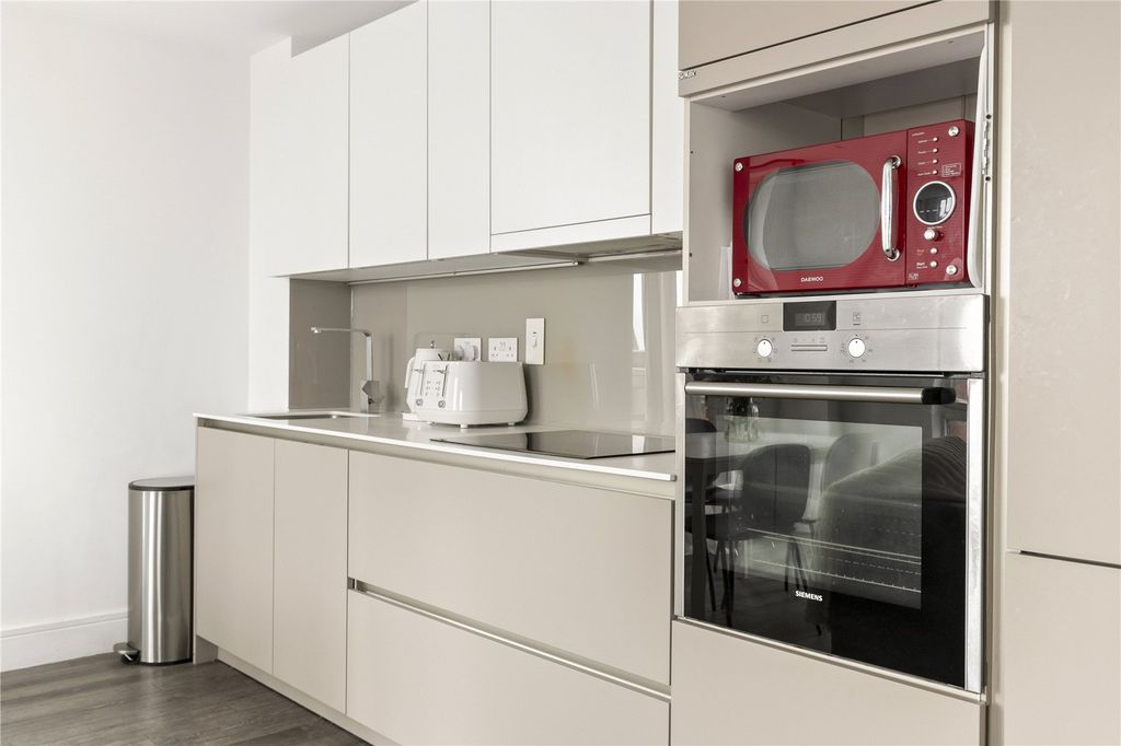 Property photo 3 of 9 Kitchen