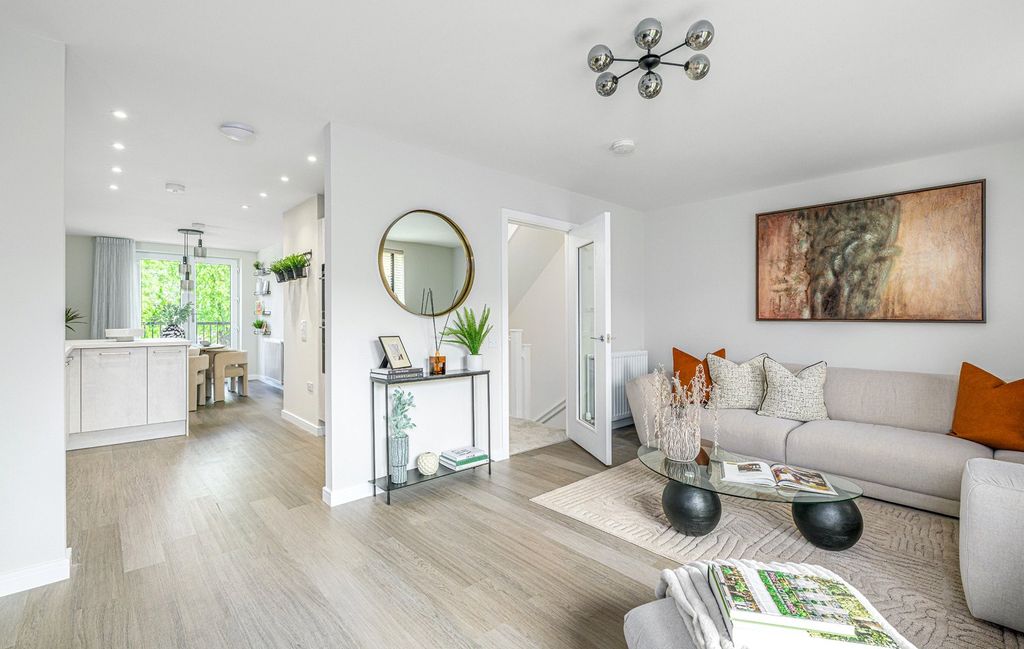 Property photo 2 of 17 Lounge