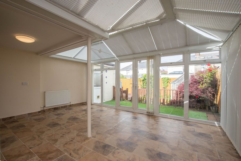 Property photo 3 of 33